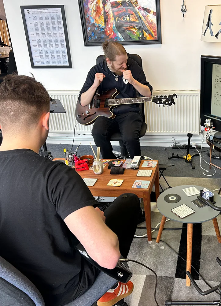 Premium guitar lessons near you in Salford Salford Guitar Lessons - Learn guitar with 1to1 lessons in Salford, Manchester. Book your own lessons now